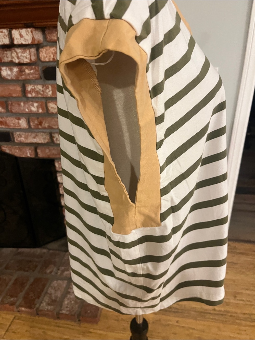 Halogen NWOT PTP 23 Striped Cap Sleeve V-Neck Top - Picture 5 of 5
